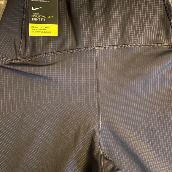 Nike Dri Fit - Picture 1 of 4